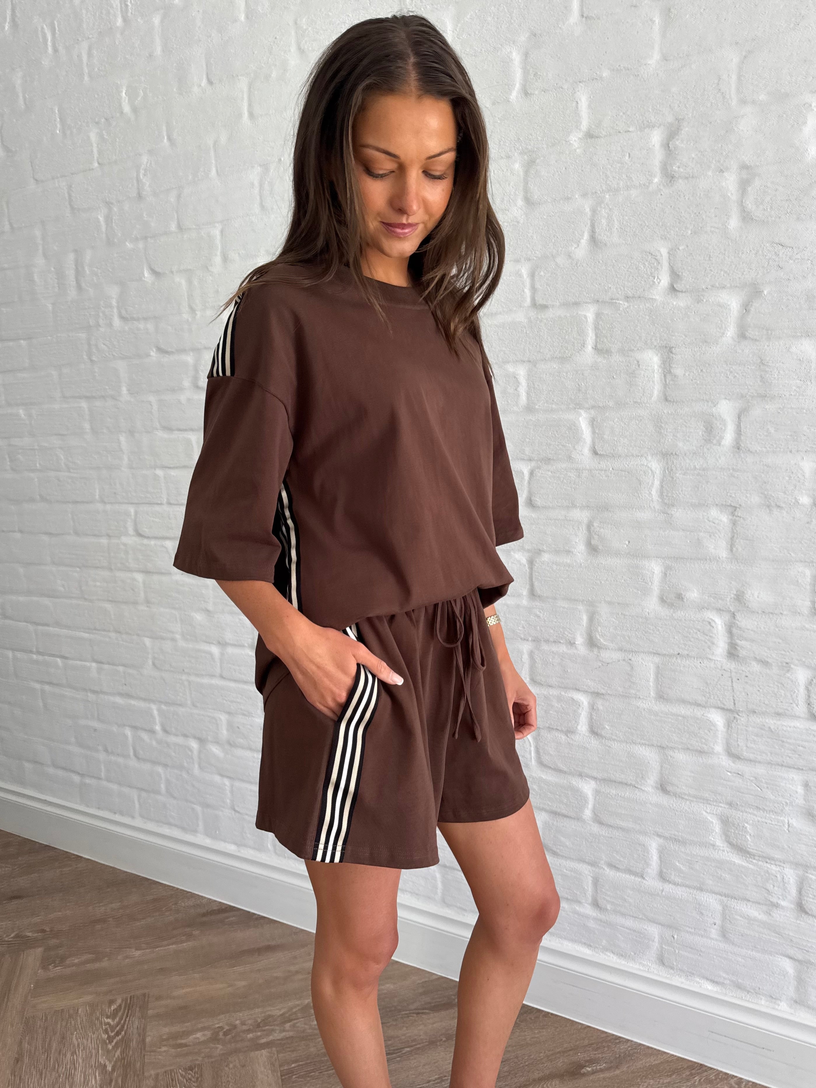 Straight down the line set