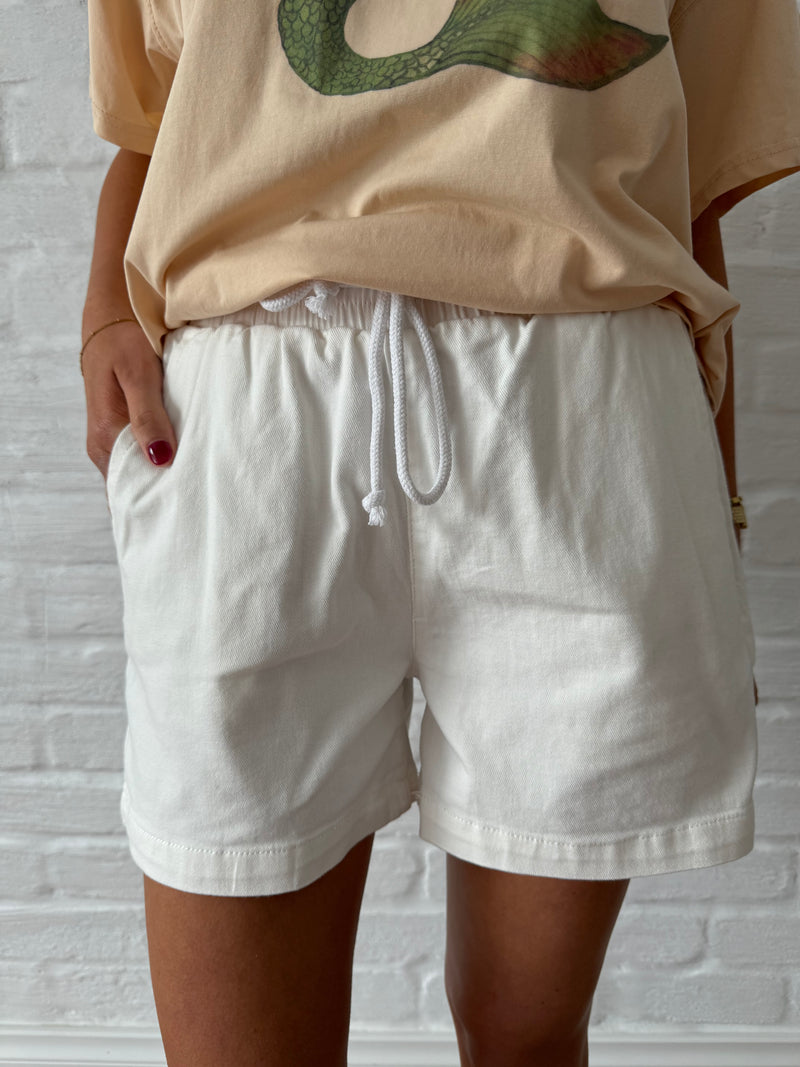 Coastal Bay Shorts / White