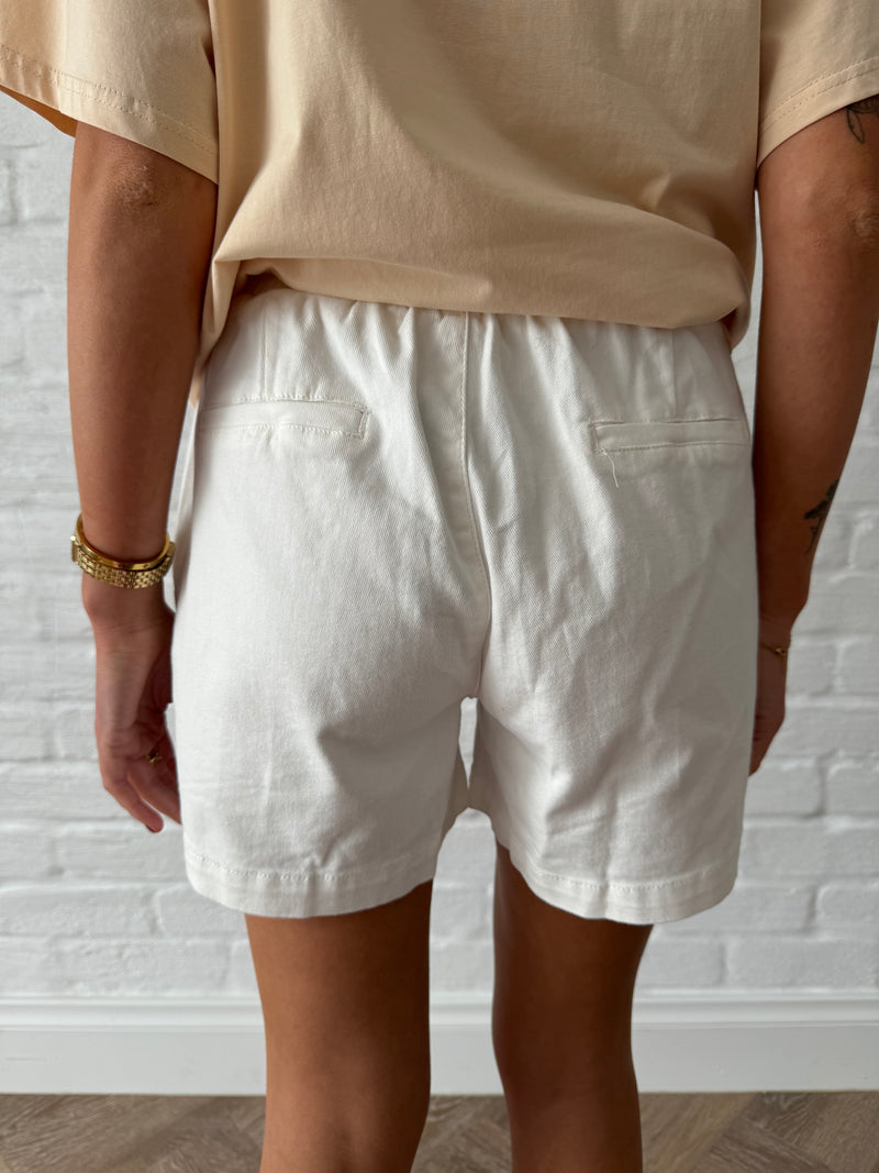 Coastal Bay Shorts / White