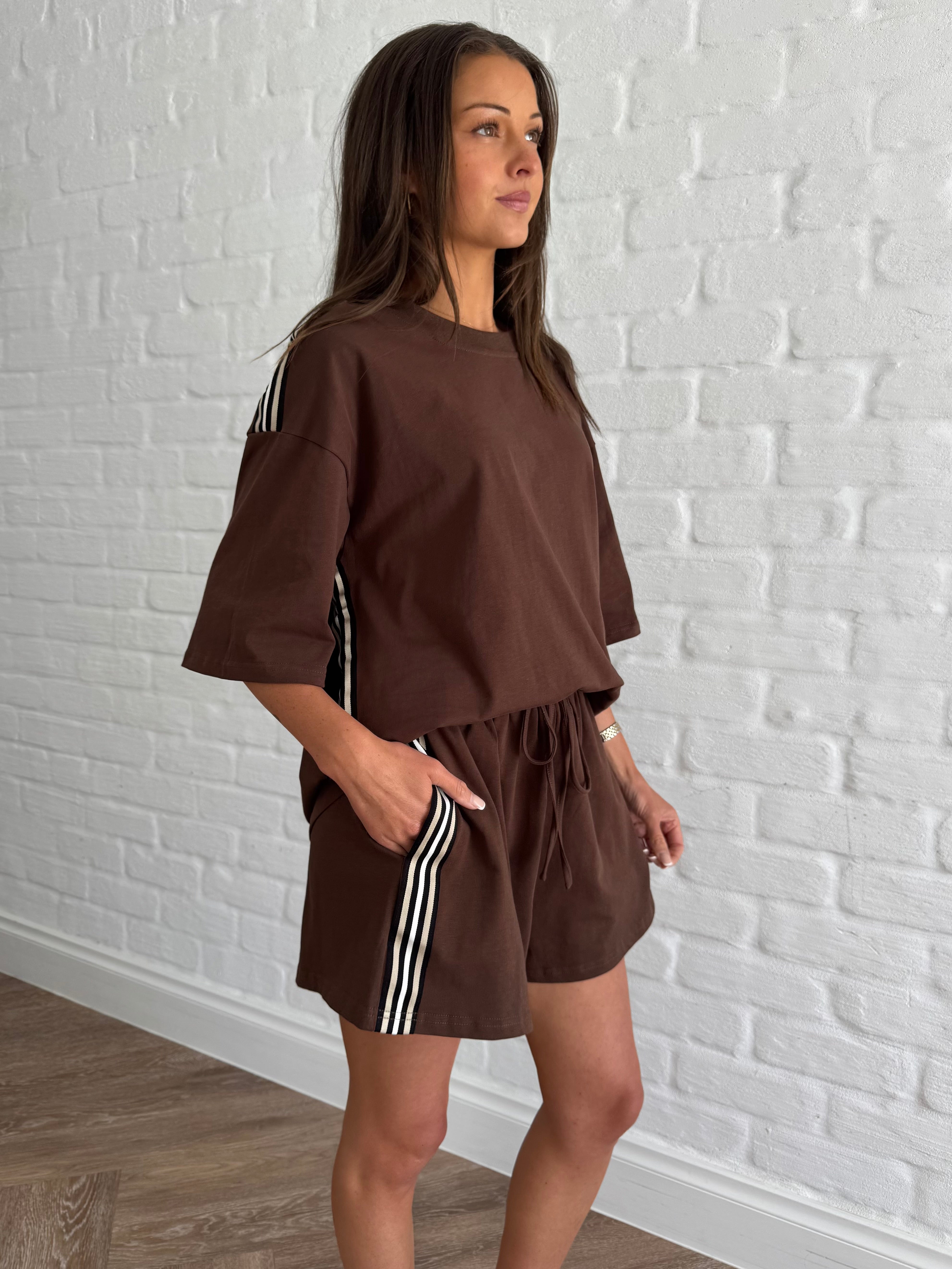 Straight down the line set